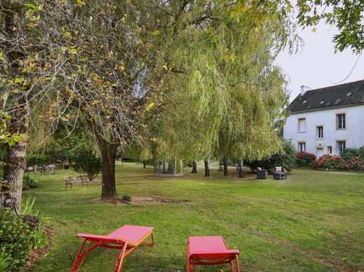 La maison, vue du jardin