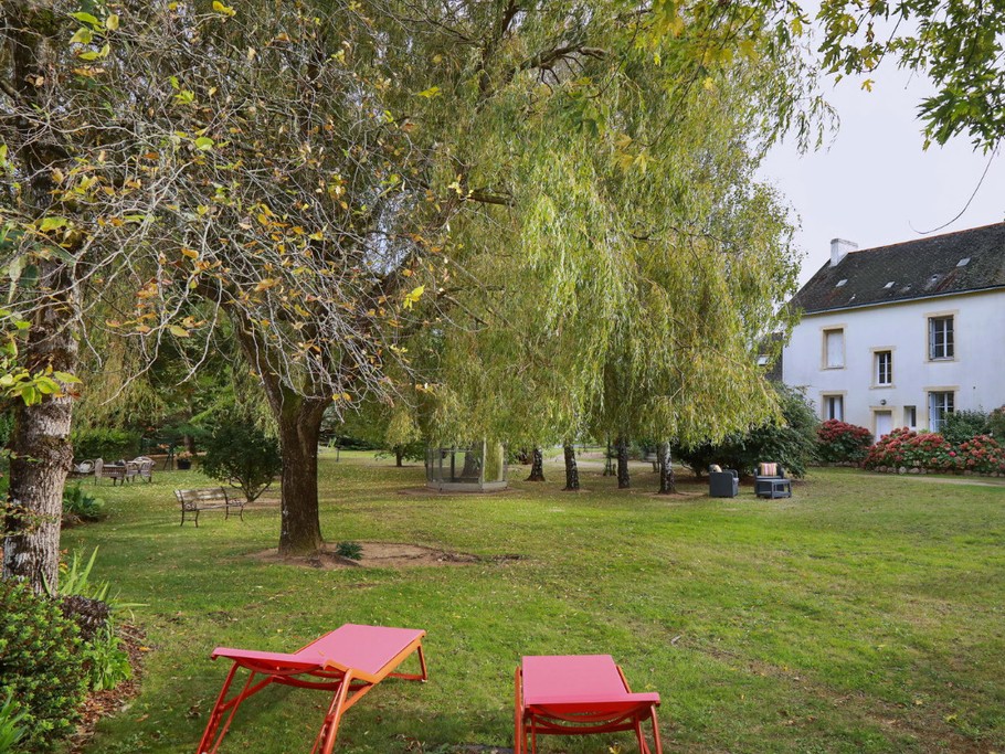 La maison, vue du jardin