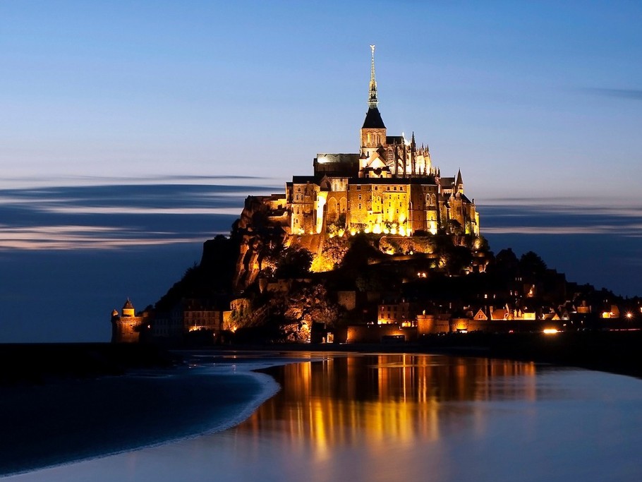 Le camping est situé à 1h environ de Saint Malo ou de Vannes. Et pourquoi ne pas visiter la Côte de Granit Rose ou le Mont St Michel ? Pour cela, il faudra compter 1h30 de trajet environ.