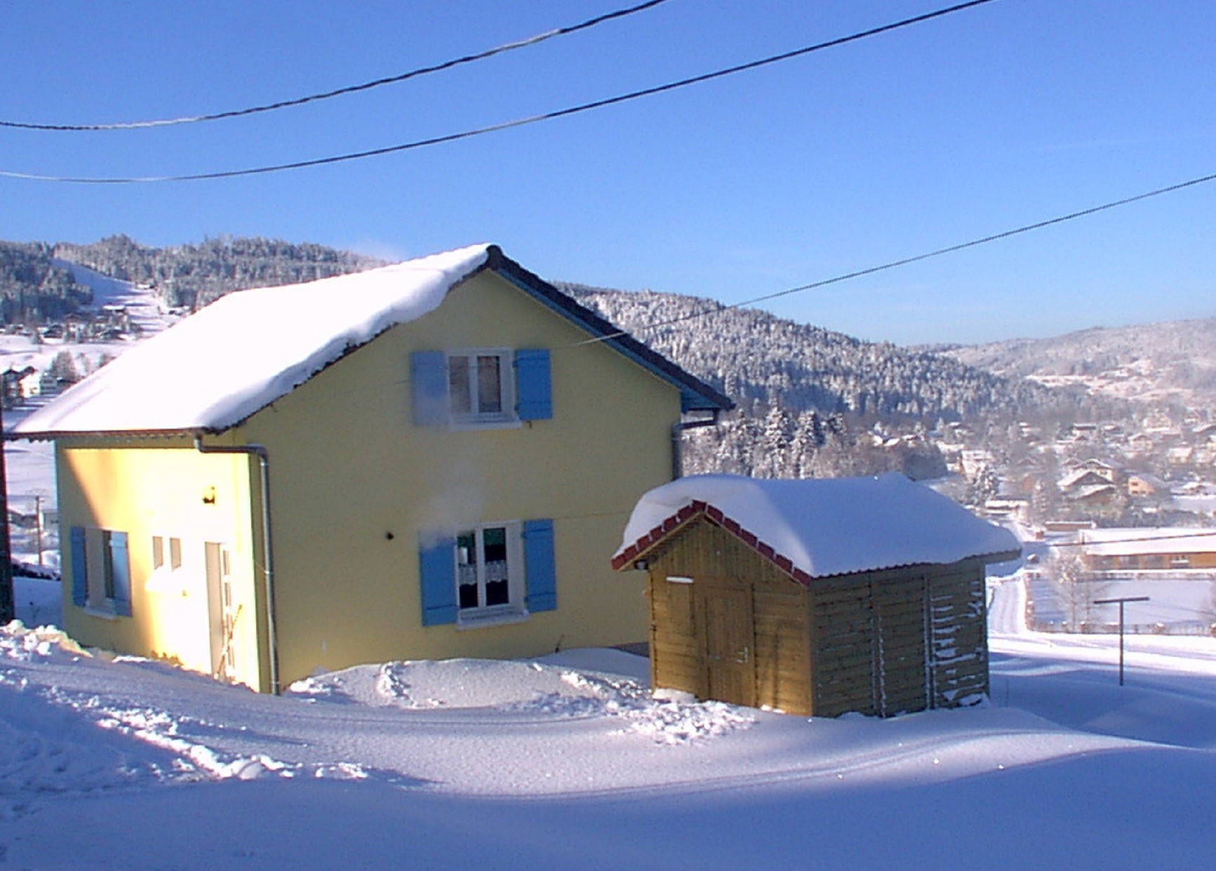 Maison sous la neige