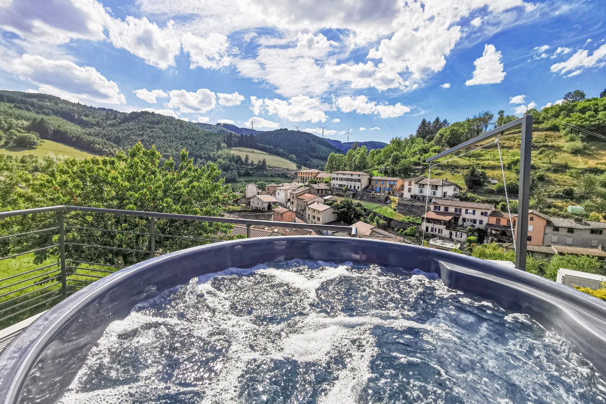 Plus qu'à plonger dans le bain nordique extérieur avec son eau chauffée à 37 degrés