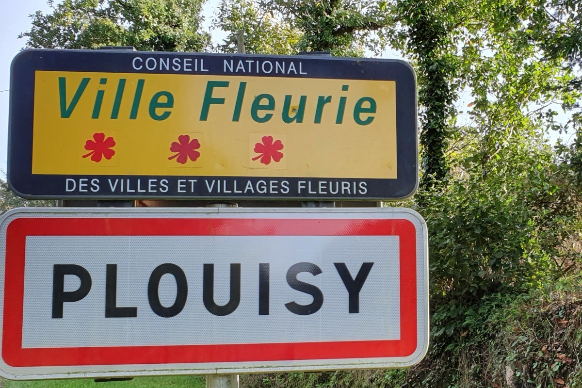 PLOUISY :village fleuri