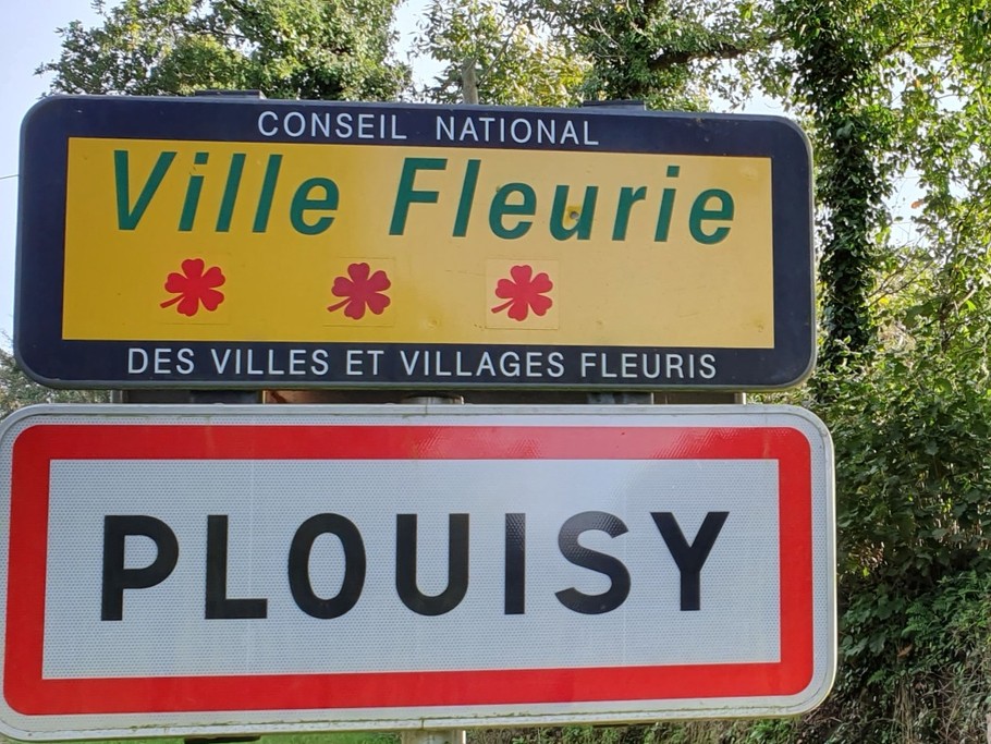 PLOUISY :village fleuri