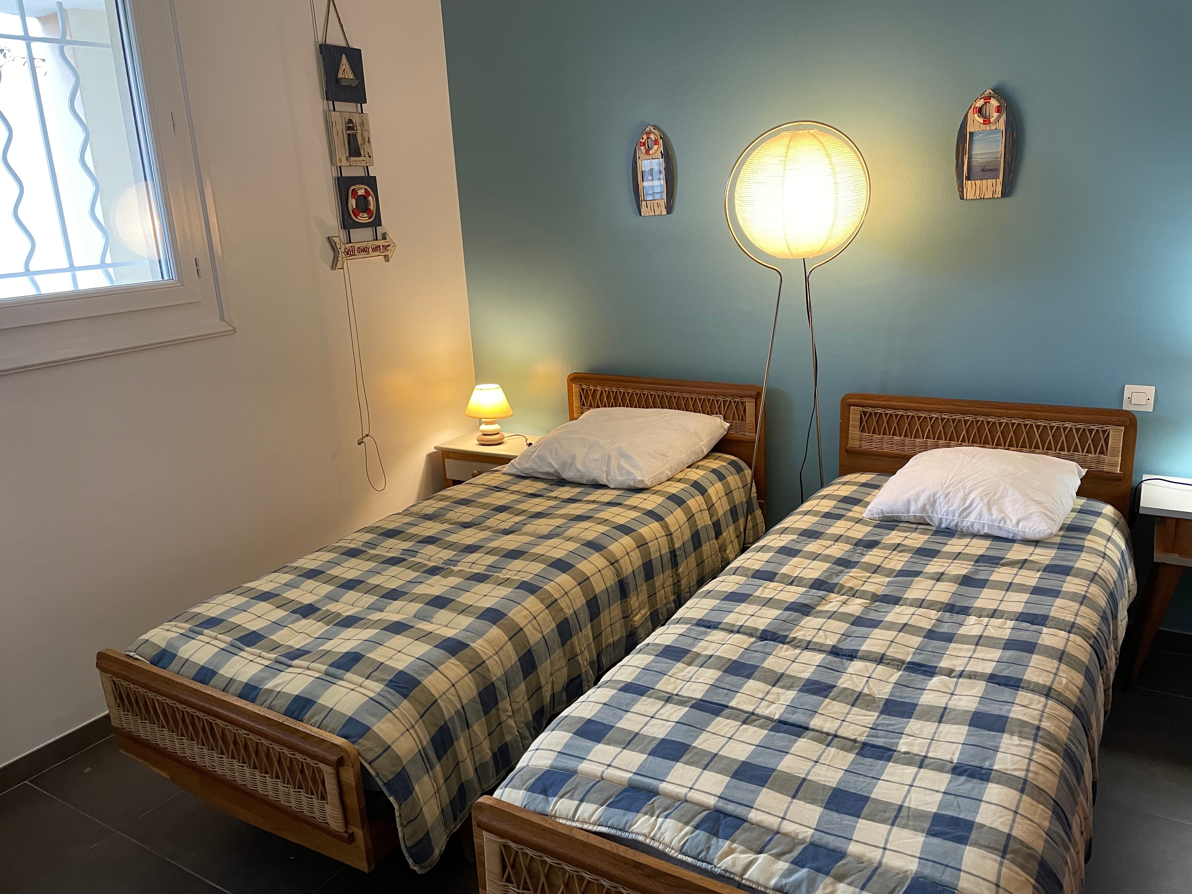 Chambre  reposante  avec rangements : placard et penderie