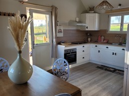 Cuisine ouverte sur salla à manger/salon