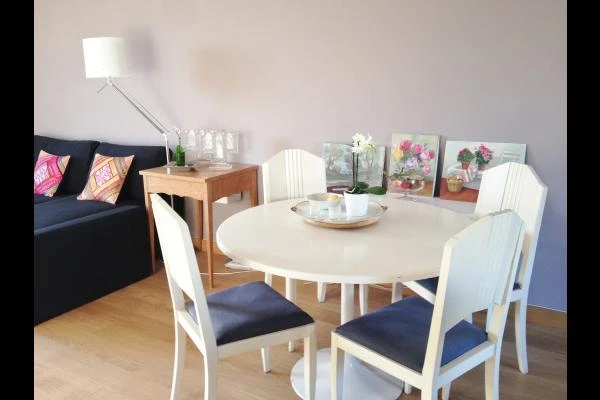 salle à manger avec vue sur le salon