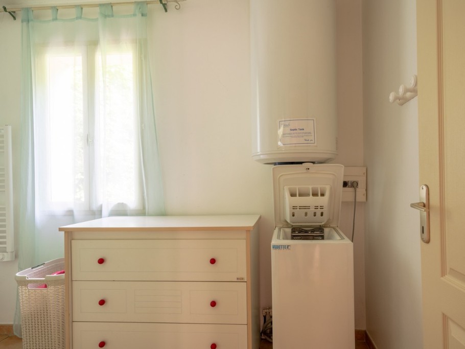 salle d'eau avec lave linge