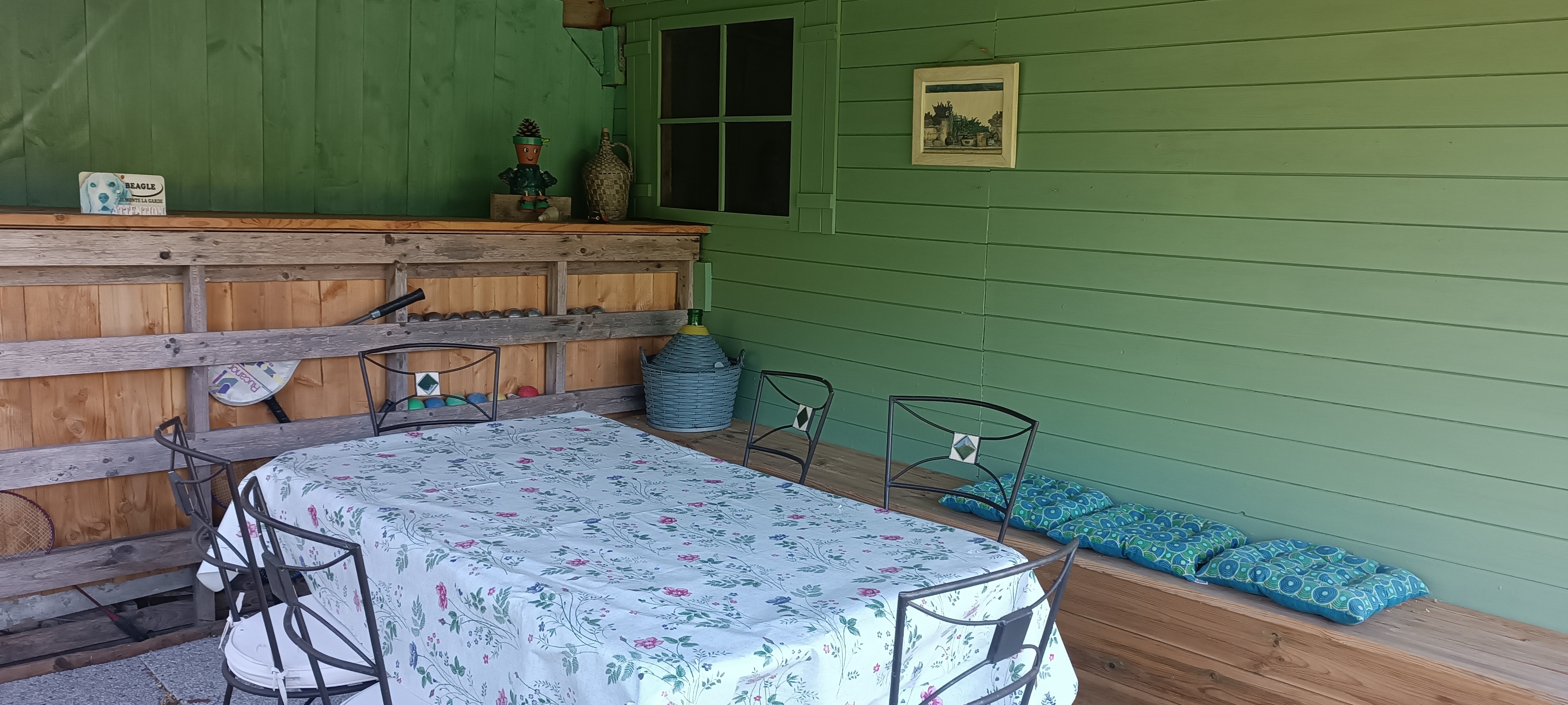 Patio with garden furniture and barbecue Retour du Lac Ardres