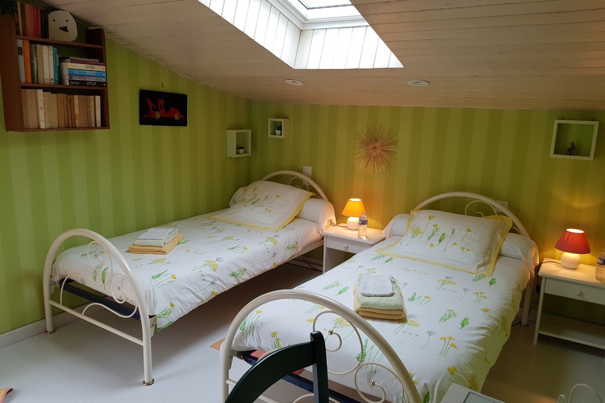 Chambre familiale - chambre avec deux lits en 90