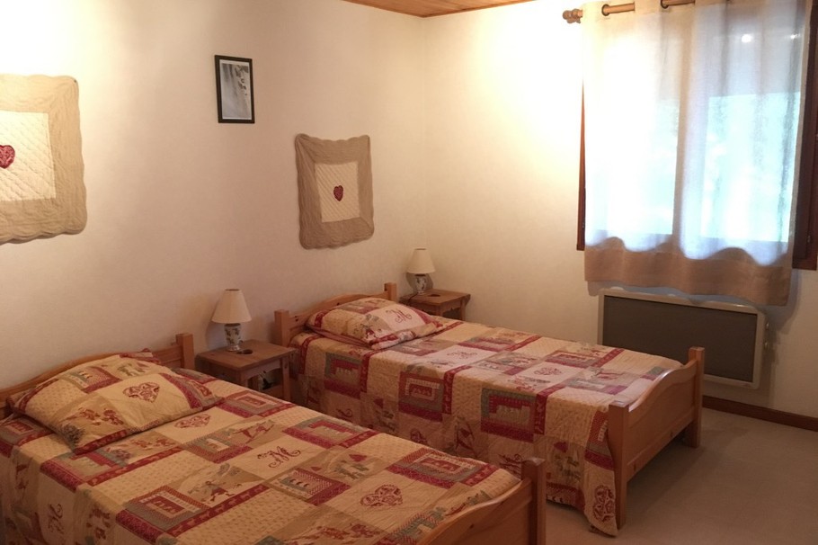 Chalet Lou Murgis - station de ski Saint Sorlin d'Arves en Savoie - domaine skiable Les Sybelles - chambre avec lits simples