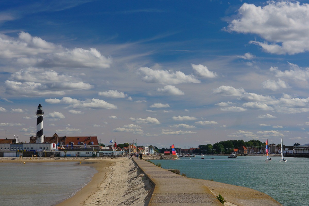 La digue de Petit Fort Philippe.