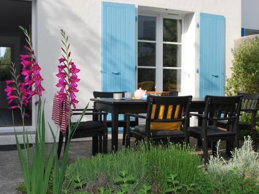 Moment de repos dans "votre" jardin, LA GUILLAUMETTE, Fouras, Charente maritime