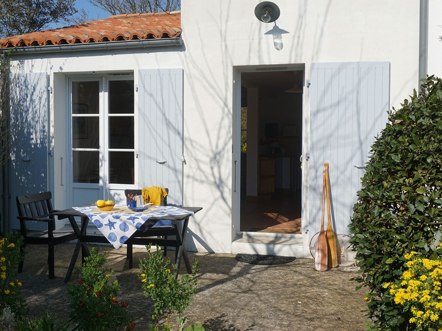 Un jardin charmant du gîte Le Tadorne à Fouras en Charente maritime