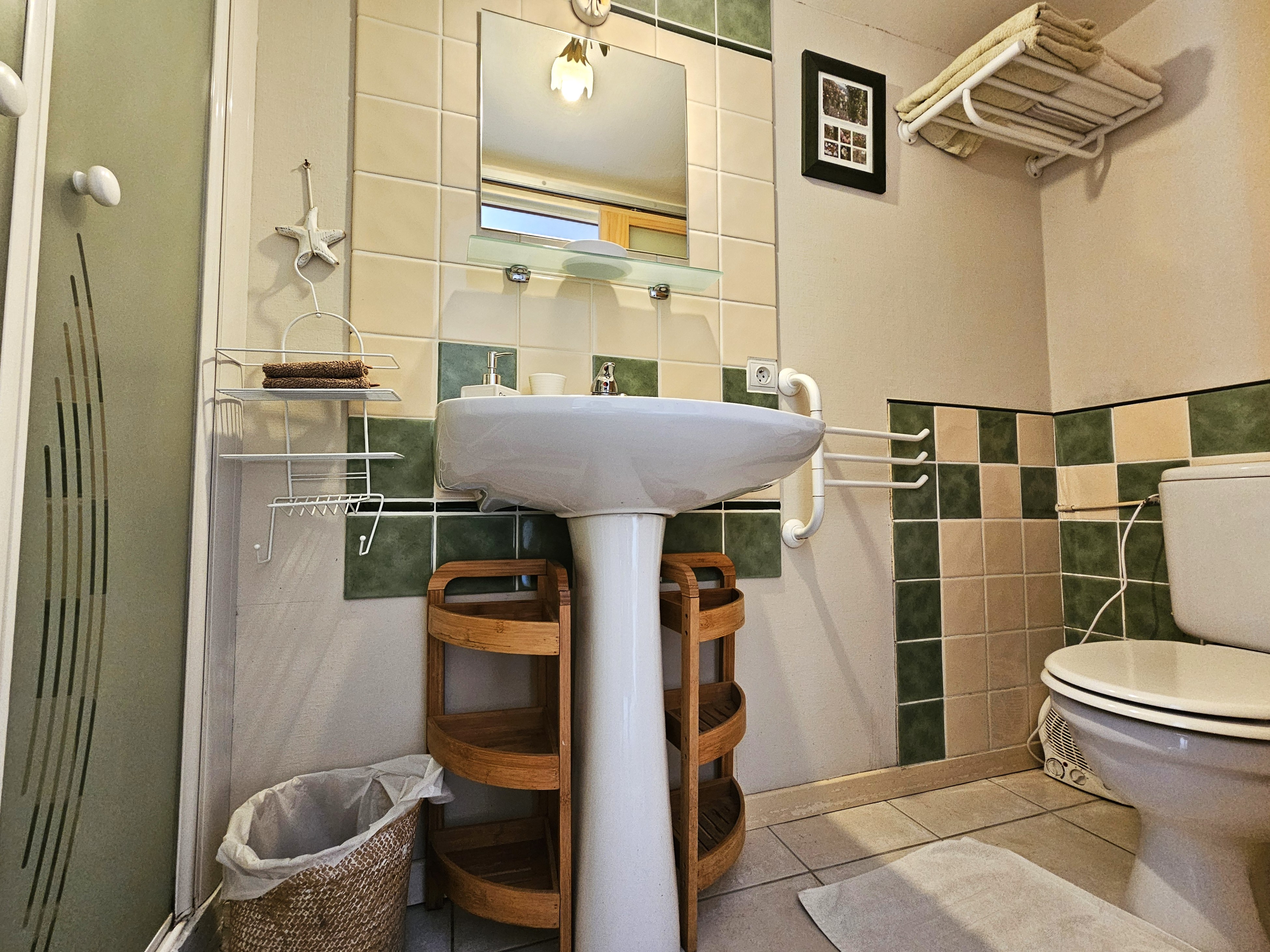 Salle d'eau avec douche et WC