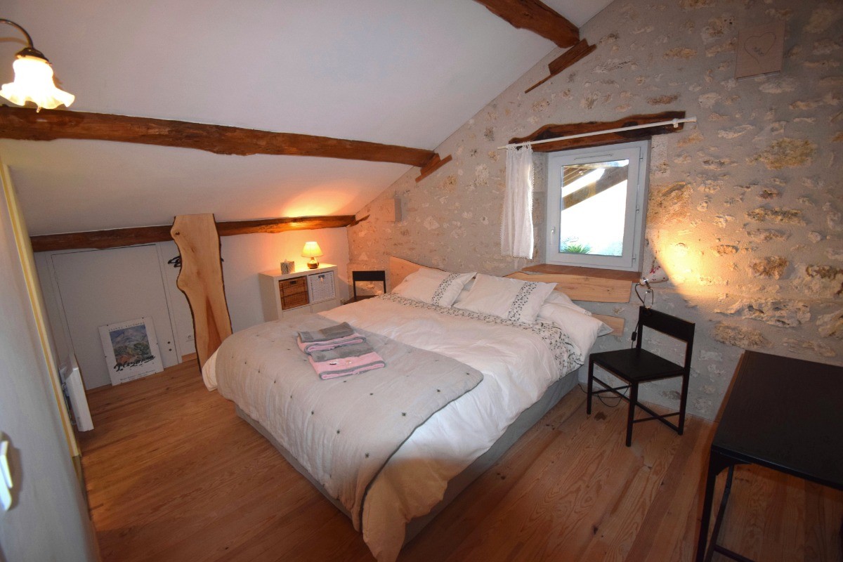 chambre à l'étage avec salle d'eau privative