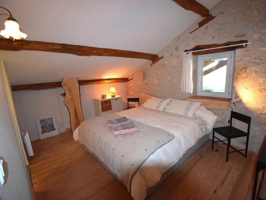 chambre à l'étage avec salle d'eau privative