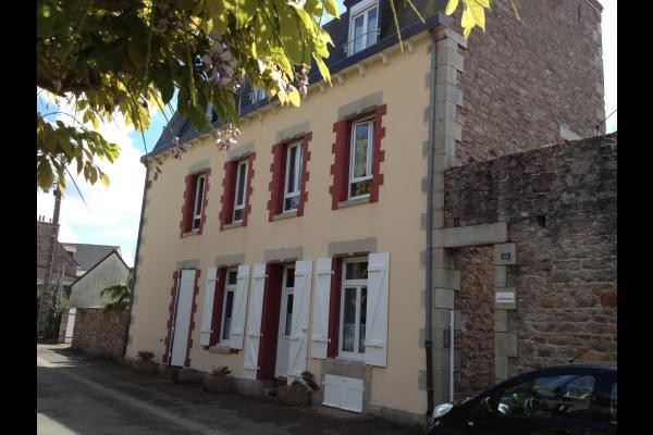 Maison. L’appartement est au premier étage sans ascenseur
