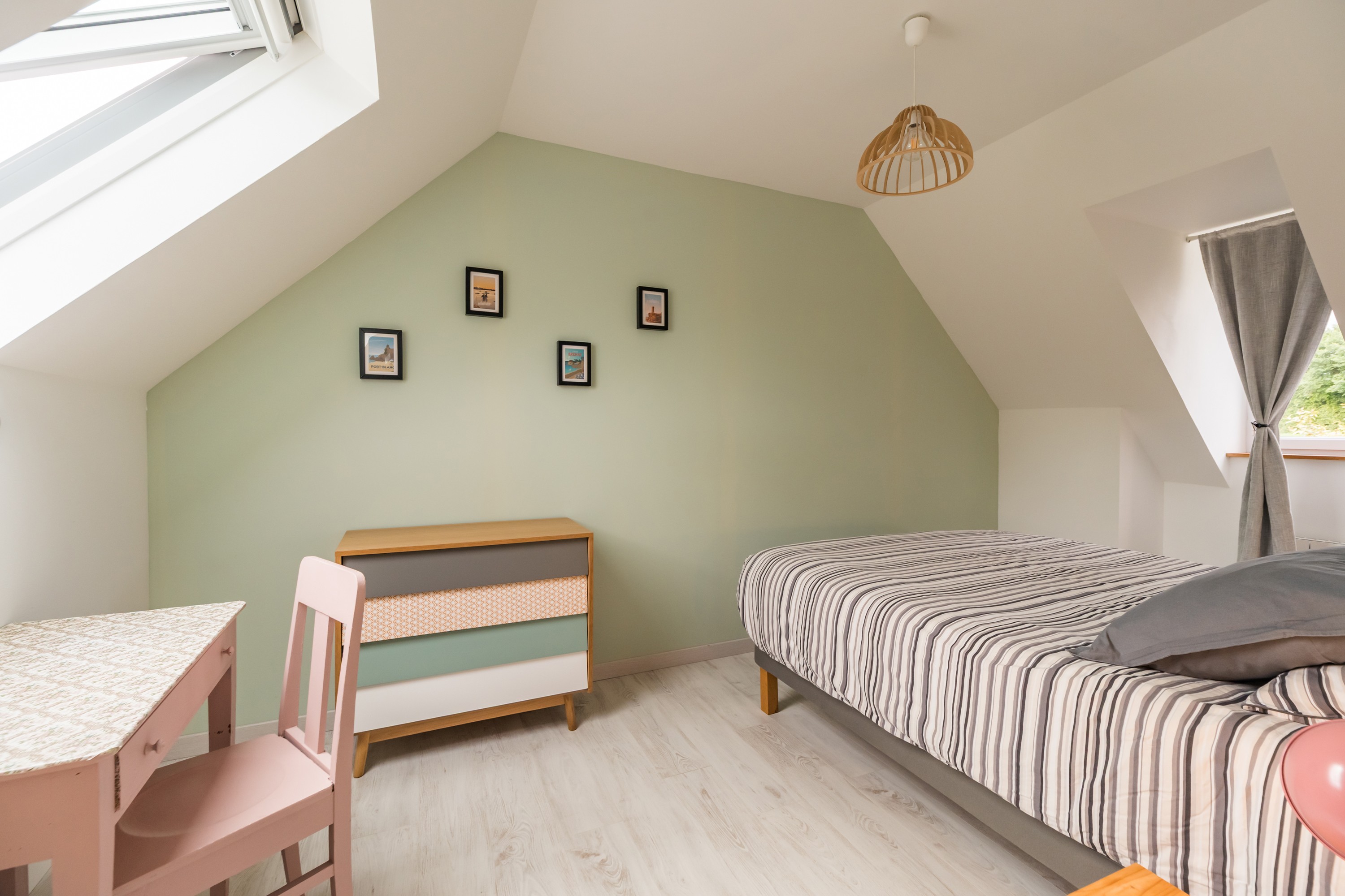 TROADEC location Clévacances Trévou-Tréguignec, Trestel, Chambre étage lit 160 (2*80)