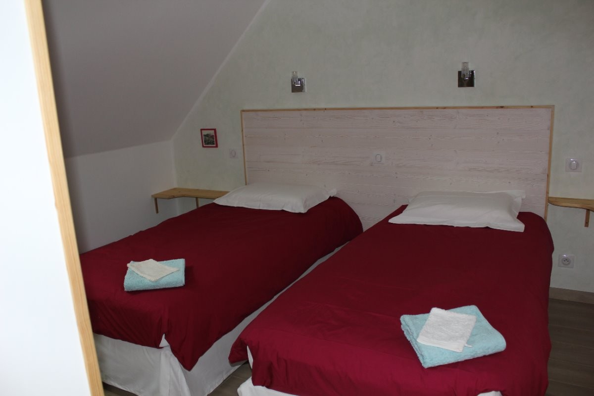 La chambre verte avec 2 lits en 90