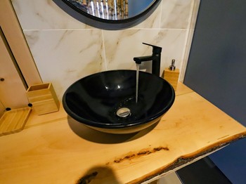 Salle d'eau avec douche italienne - L'Hôtel Enfoncée Chambres et Table d'hôtes Le Val d'Ajol