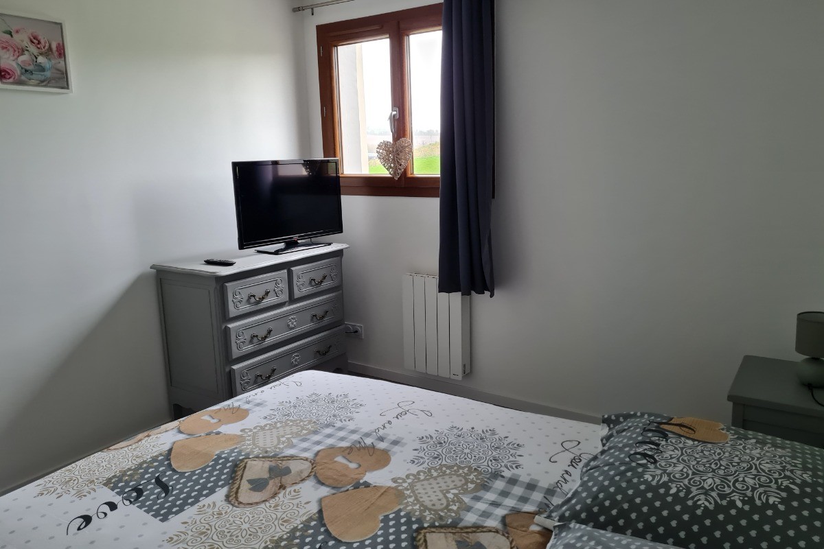 Chambre au rdc avec tv : lit 140x190