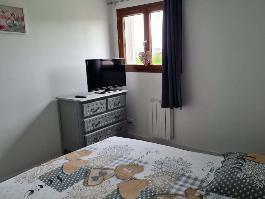 Chambre au rdc avec tv : lit 140x190