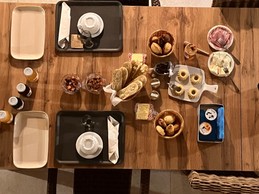 Sweet and savoury breakfast - L'Hôtel Enfoncée Chambres et Table d'hôtes Le Val d'Ajol