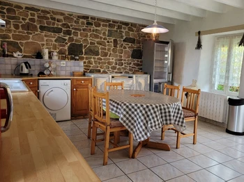 LE BLEIZ Yvon, location "Vue panoramique" située à Paimpol, partie salle à manger cuisine