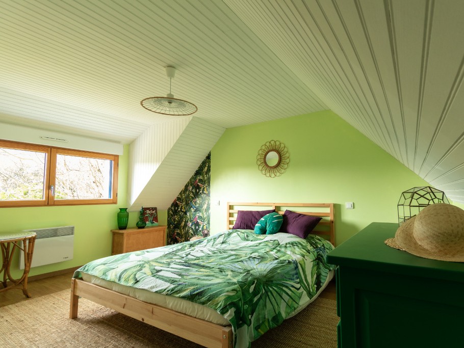 Chambre verdoyante à l'étage