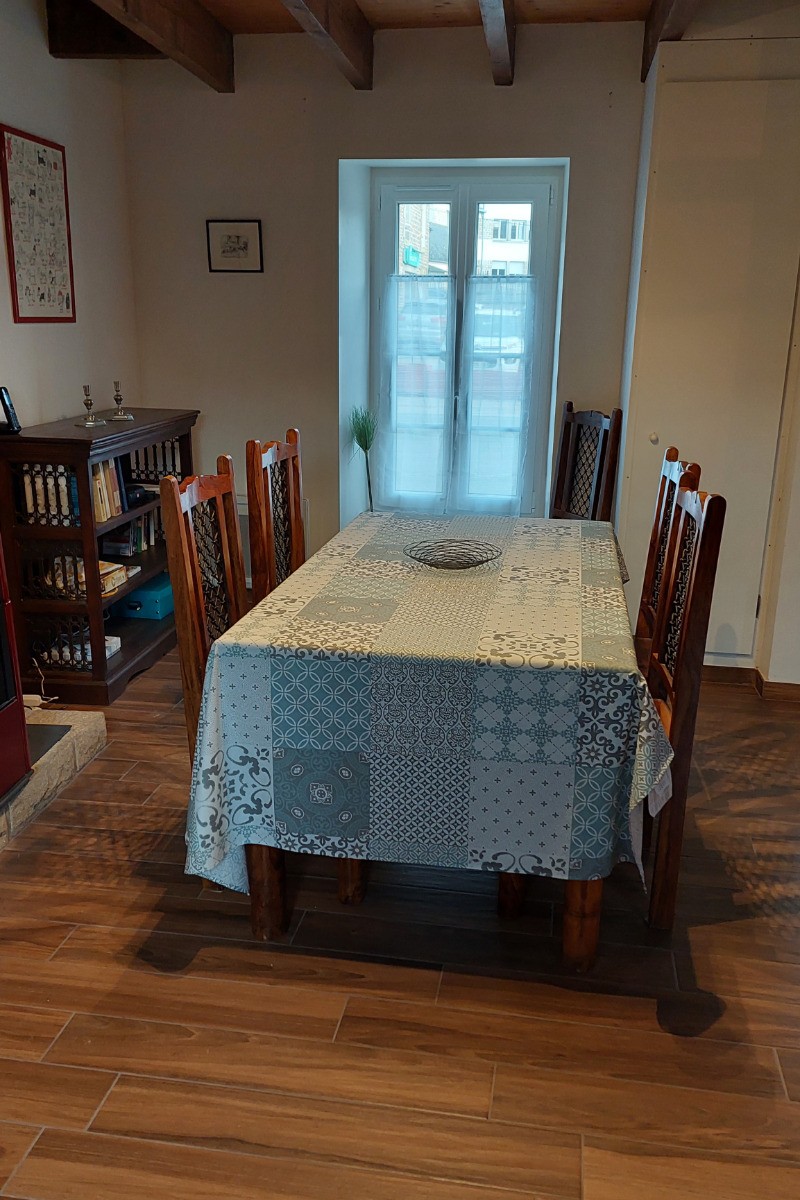 salle à manger - LE MILIN DU, DE 4 A 5 PERSONNES - AU COEUR VILLAGE DE GOUAREC ENTRE LE MORBIHAN ET LES CÔTES D'ARMOR - BRETAGNE -