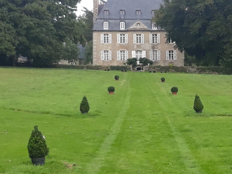 le chateau de kerhir, parc ouvert aux gites