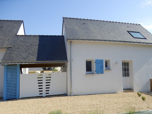 maison indépendante avec garage a vélo attenant et place de parking