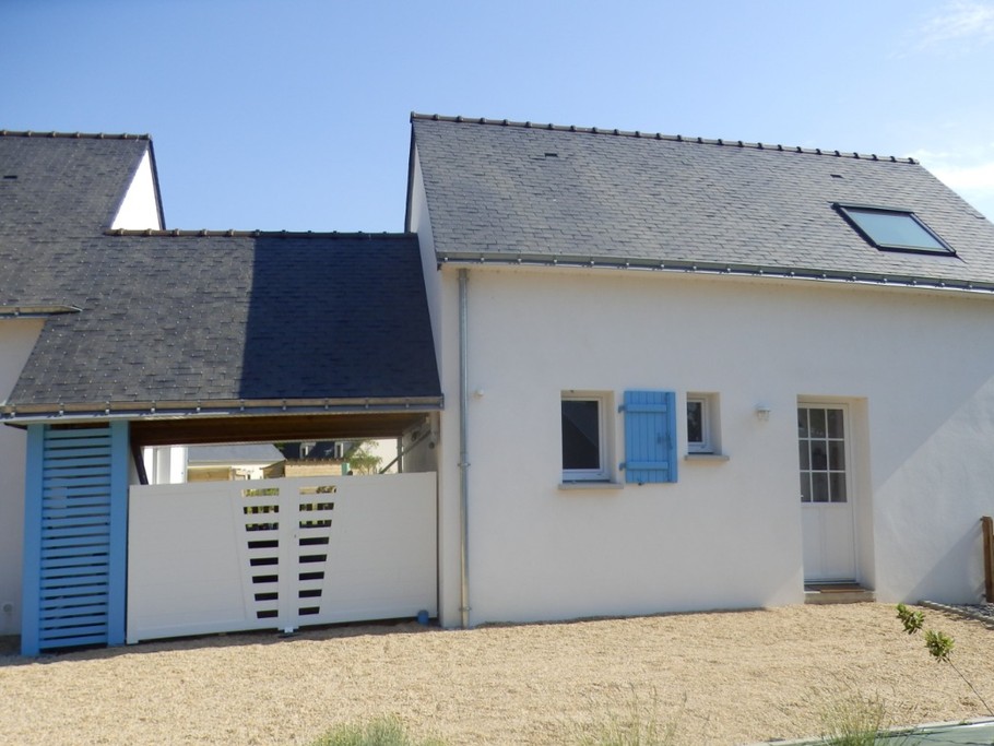 maison indépendante avec garage a vélo attenant et place de parking