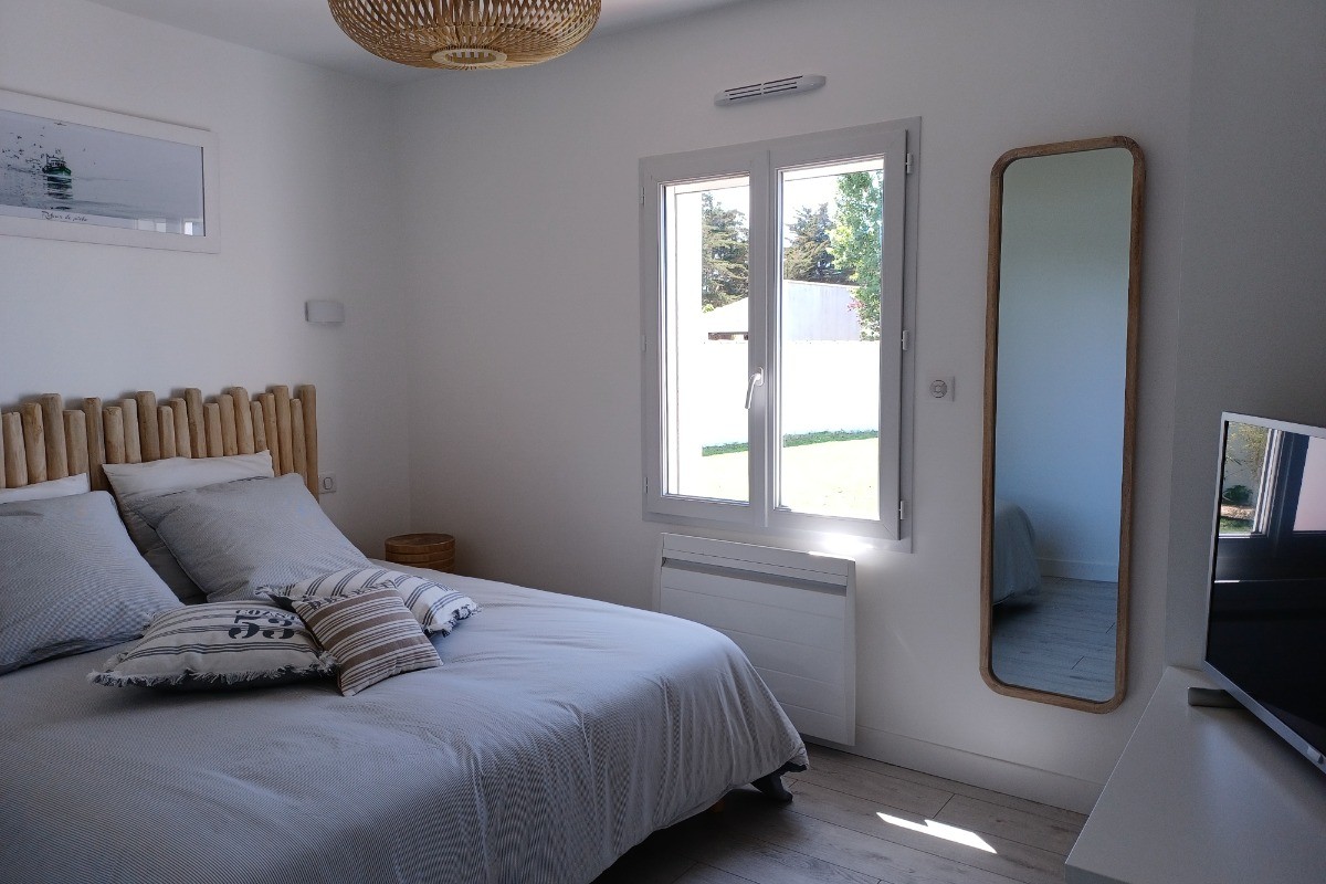 Chambre 2 avec un lit en 160