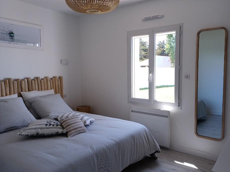 Chambre 2 avec un lit en 160