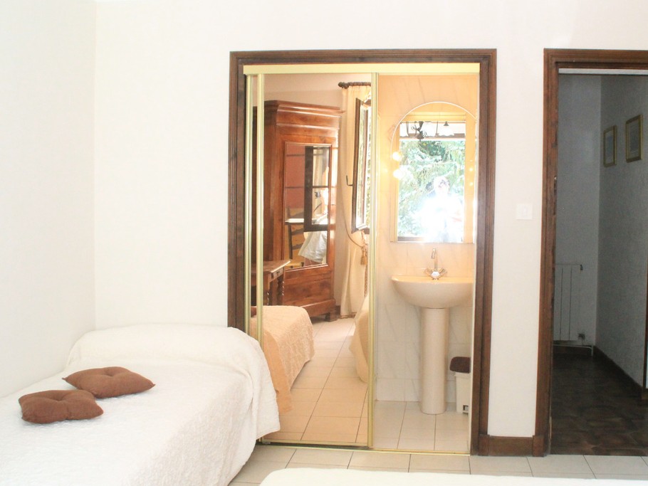 salle de douche (attenante chambre n° 1)