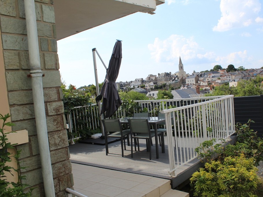 terrasse et vue sur ville