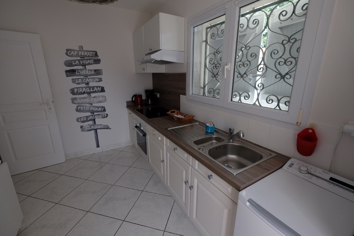 Cuisine équipée avec LV, LL, plaque induction, four électrique et micro-ondes
