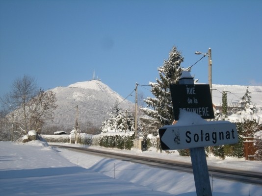 Le Puy-de-Dôme, neige et soleil en hiver, 5 mn en voiture