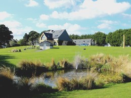 La vue à partir du bassin