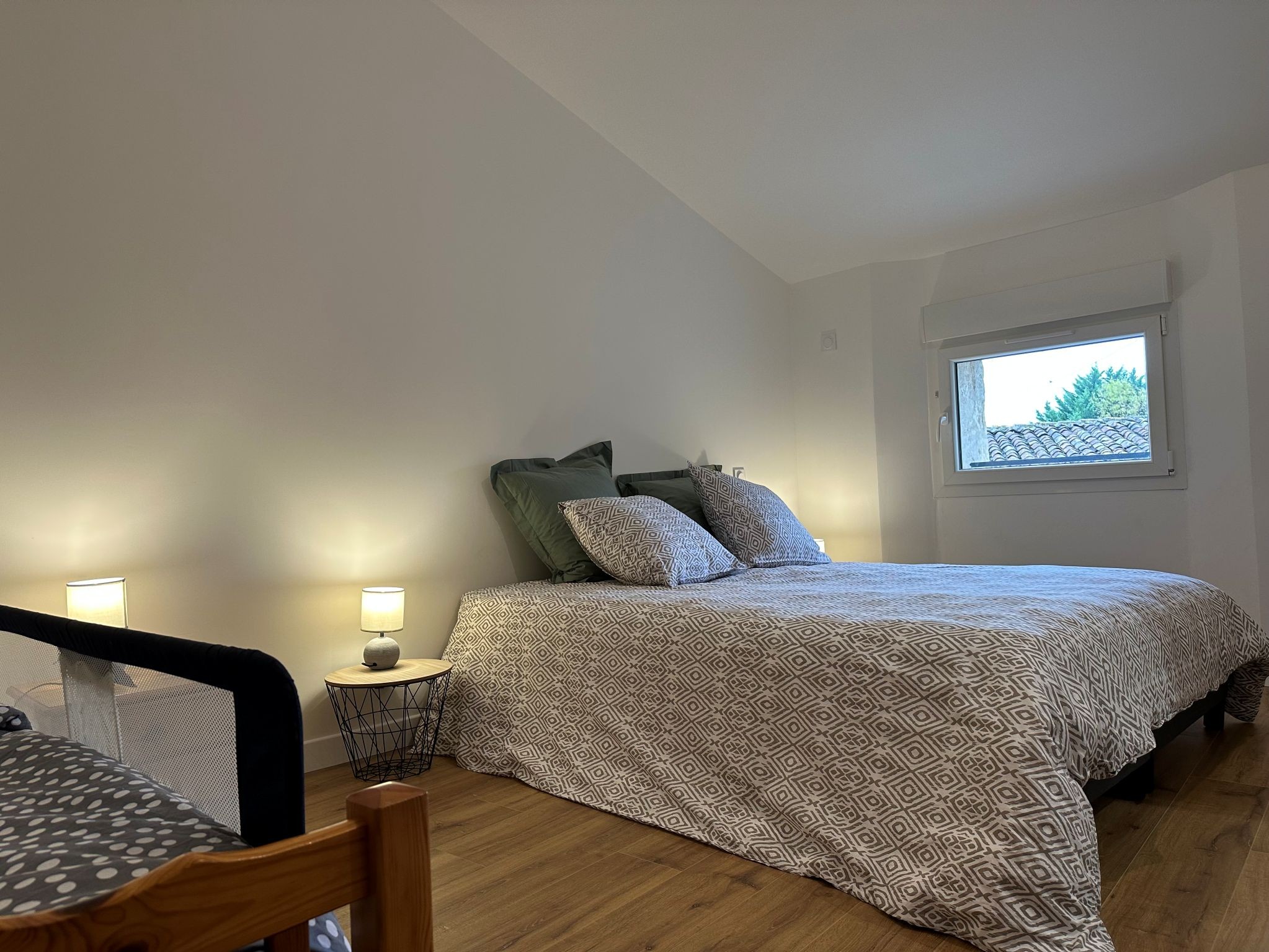 Chambre pour 1 couple et 1 enfant à l'étage