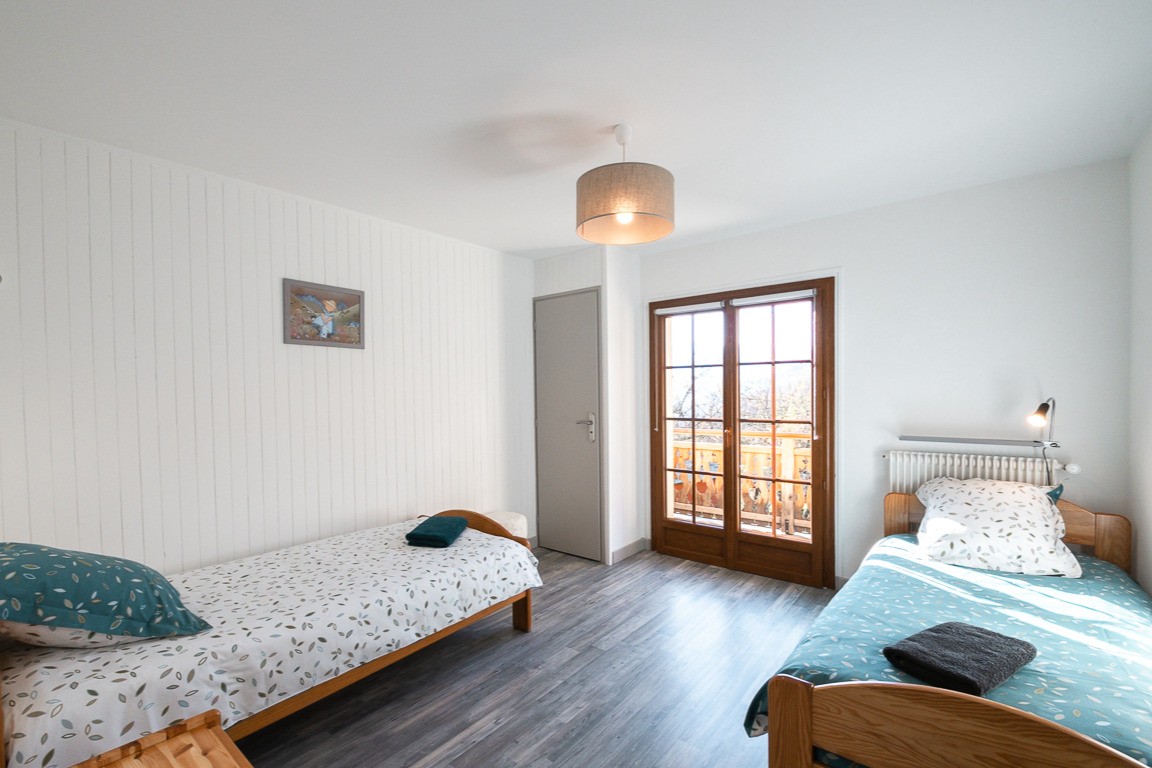 Chambre sud avec porte fenêtre - accès balcon sud
