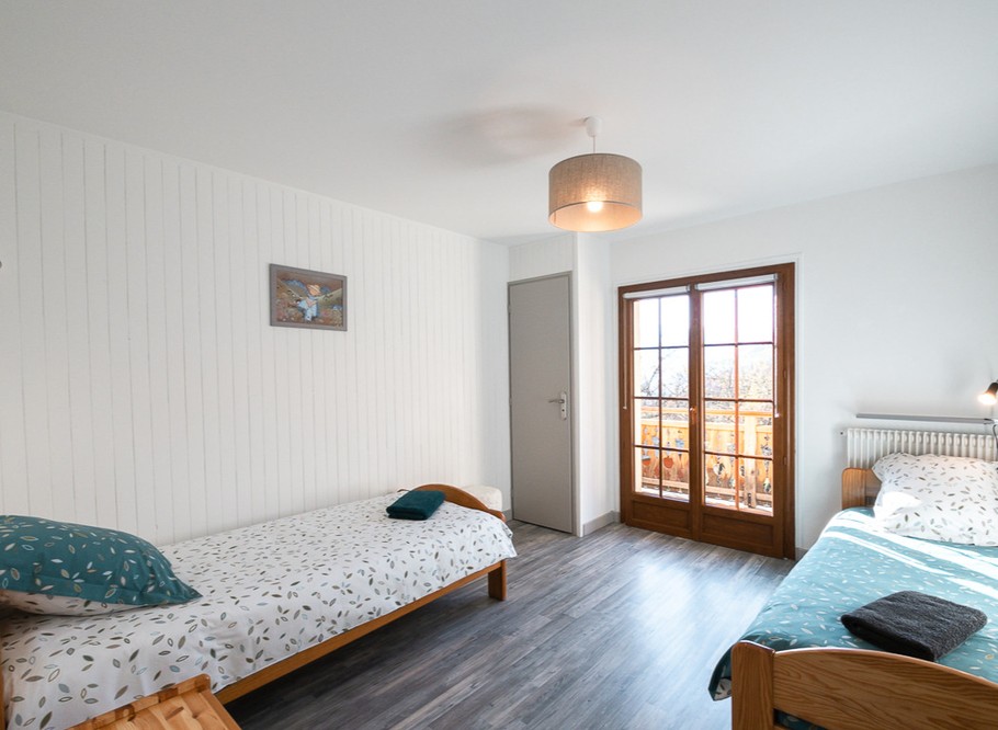 Chambre sud avec porte fenêtre - accès balcon sud