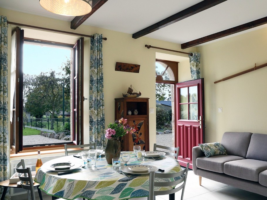 Living room, dining room, sitting room, direct access to the garden