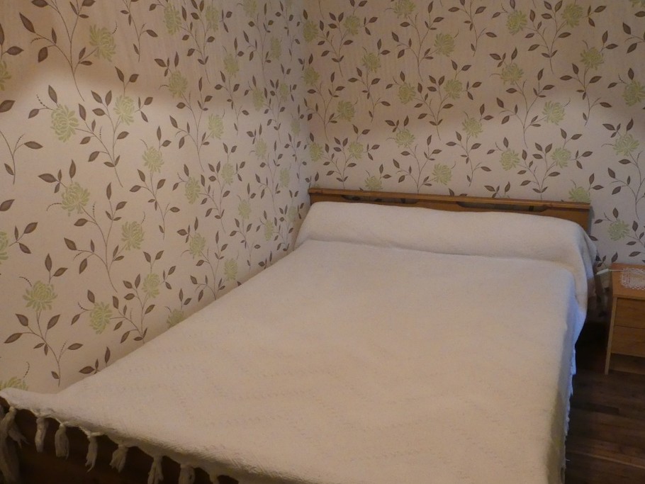 Chambre:  3 pers  lit140+ lit90