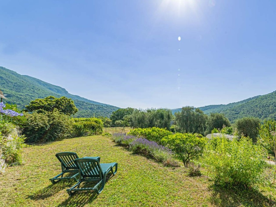 UN BEAU JARDIN POUR PROFITER DU SOLEIL ET DE LA VUE