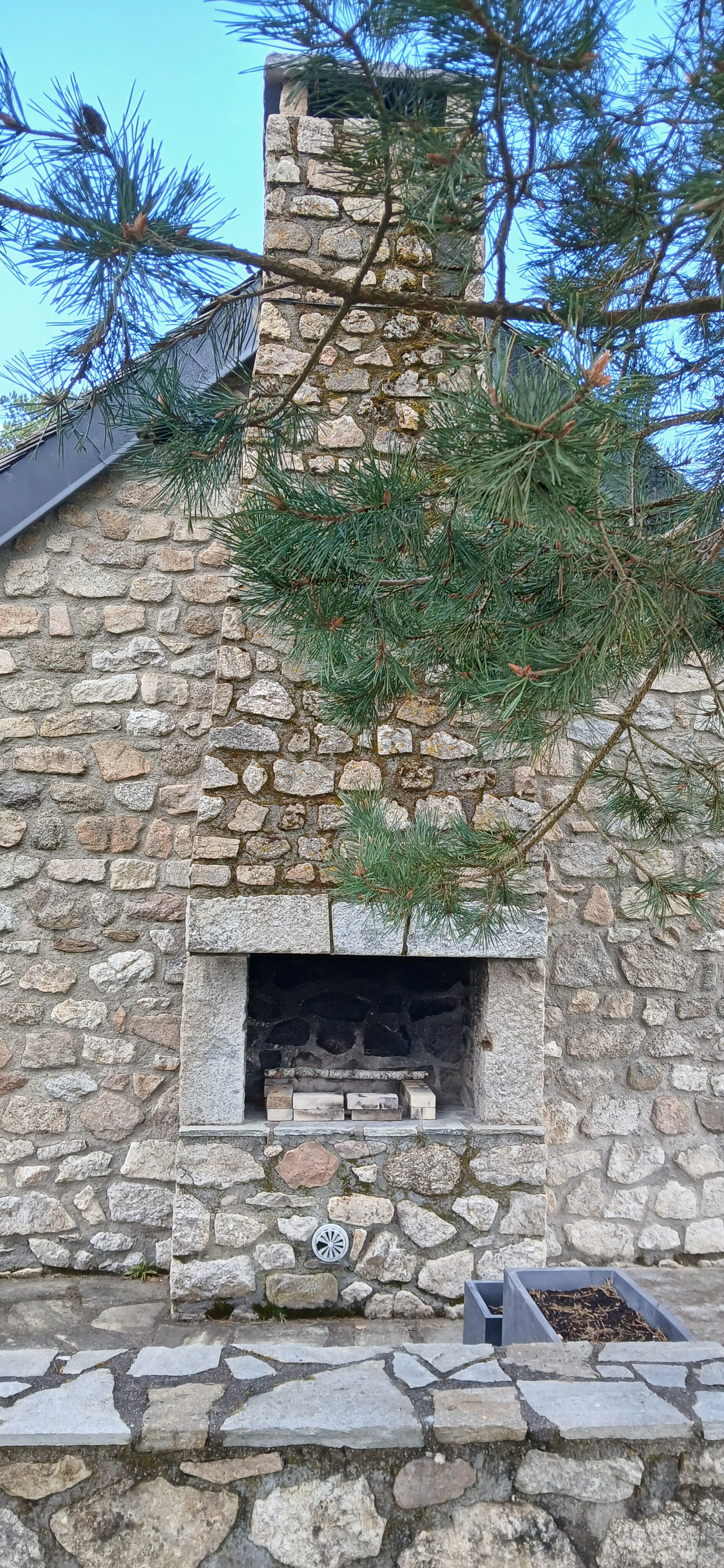 Etang de Farges, Saint Germain près Herment, Chalet vert - Terrasse avec barbecue