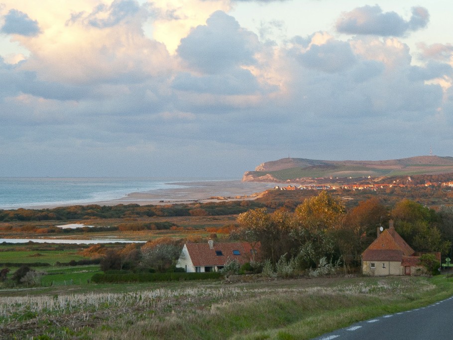 Le cap Blanc Nez au fond de la baie de Wissant