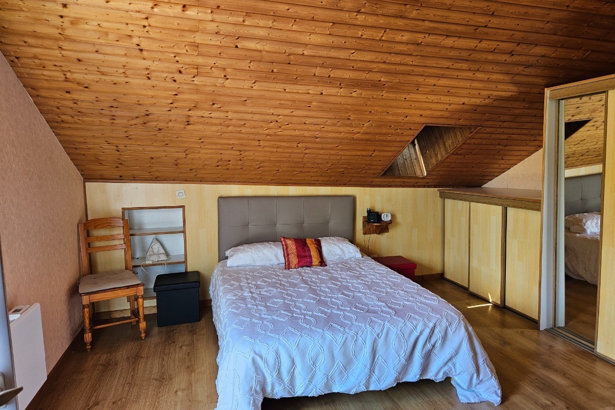 Chambre étage avec balcon - Maison au beau site