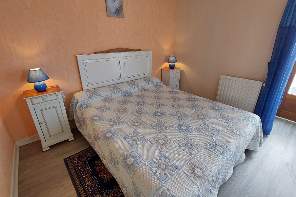 chambre fougère avec lit en 160*200 avec bureau